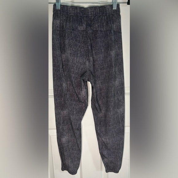 Lululemon Rollin' With My Omies Pant- Burlap Texture Black Dune/ Size 4 (FLAWED) - Picture 7 of 13